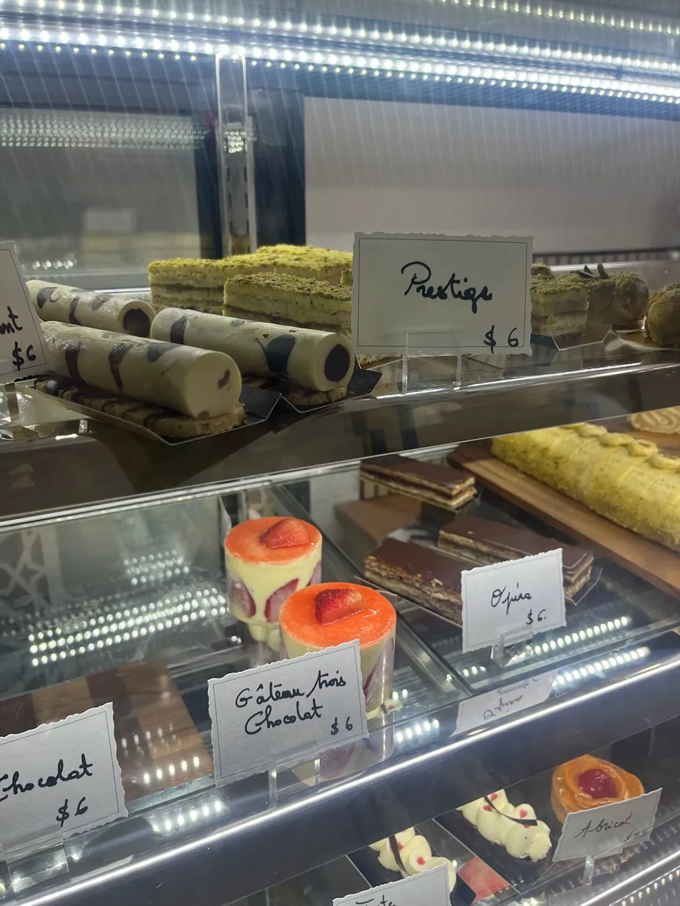 Prestige cakes display